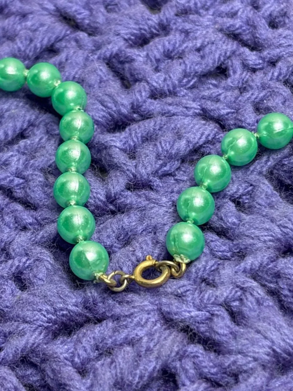 Vintage 80s Green Plastic Faux Pearl Necklace Spring Ring Clasp 18 inches Long